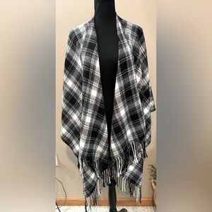 rue21 Women's One Size Black and White Plaid w/ Fringe Shawl,Cape